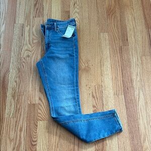 H&M Woman’s / juniors Slim Jeans in Classic Blue